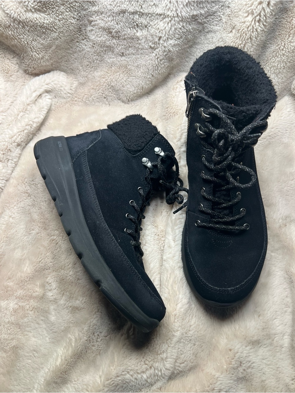 Skechers Women's On the GO Glacial Ultra winter ankle boots in black Size 8.5